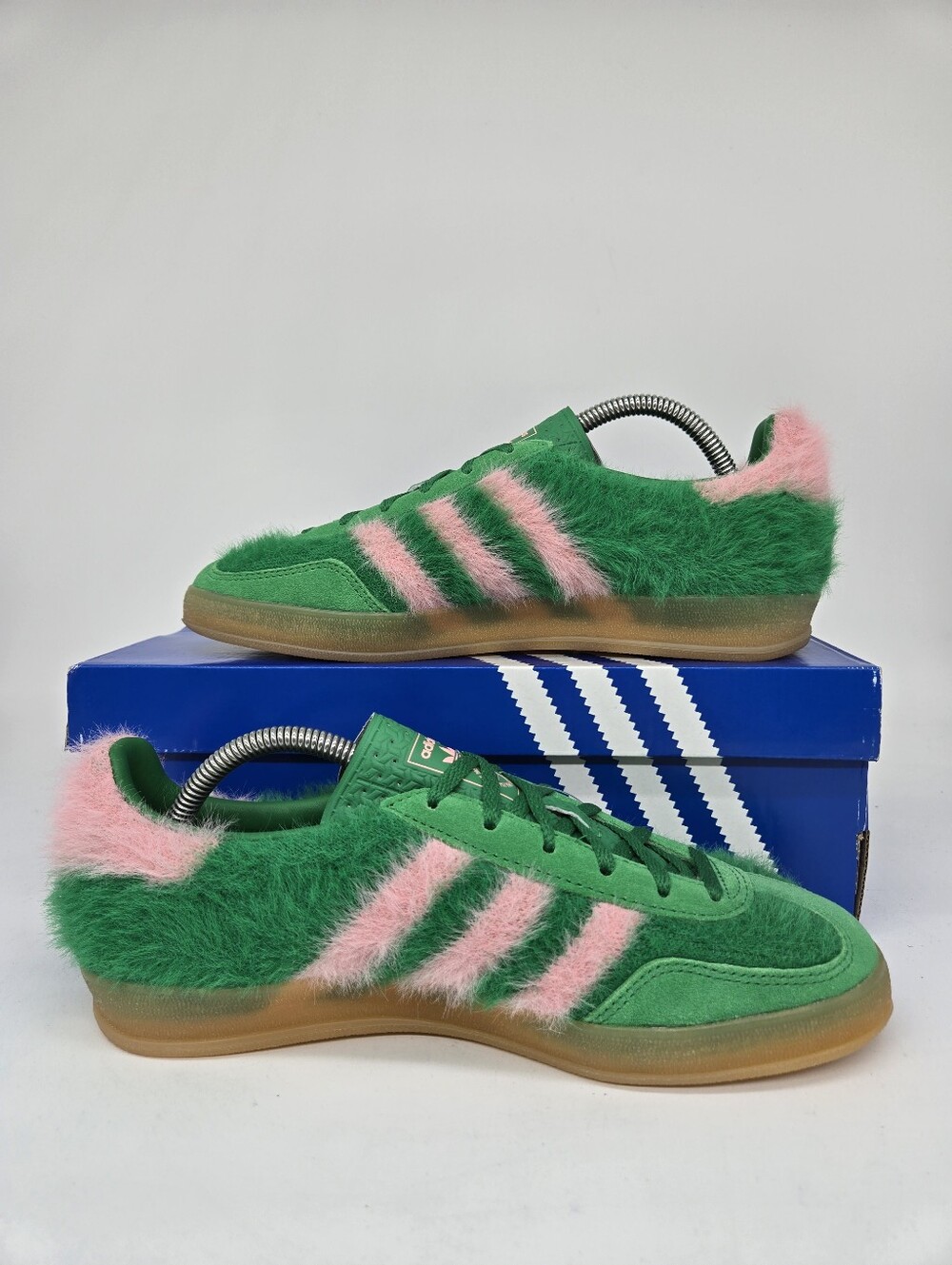 adidas Women's Gazelle Indoor Green Glow Pink Shoes Size 9 - Picture 4 of 8